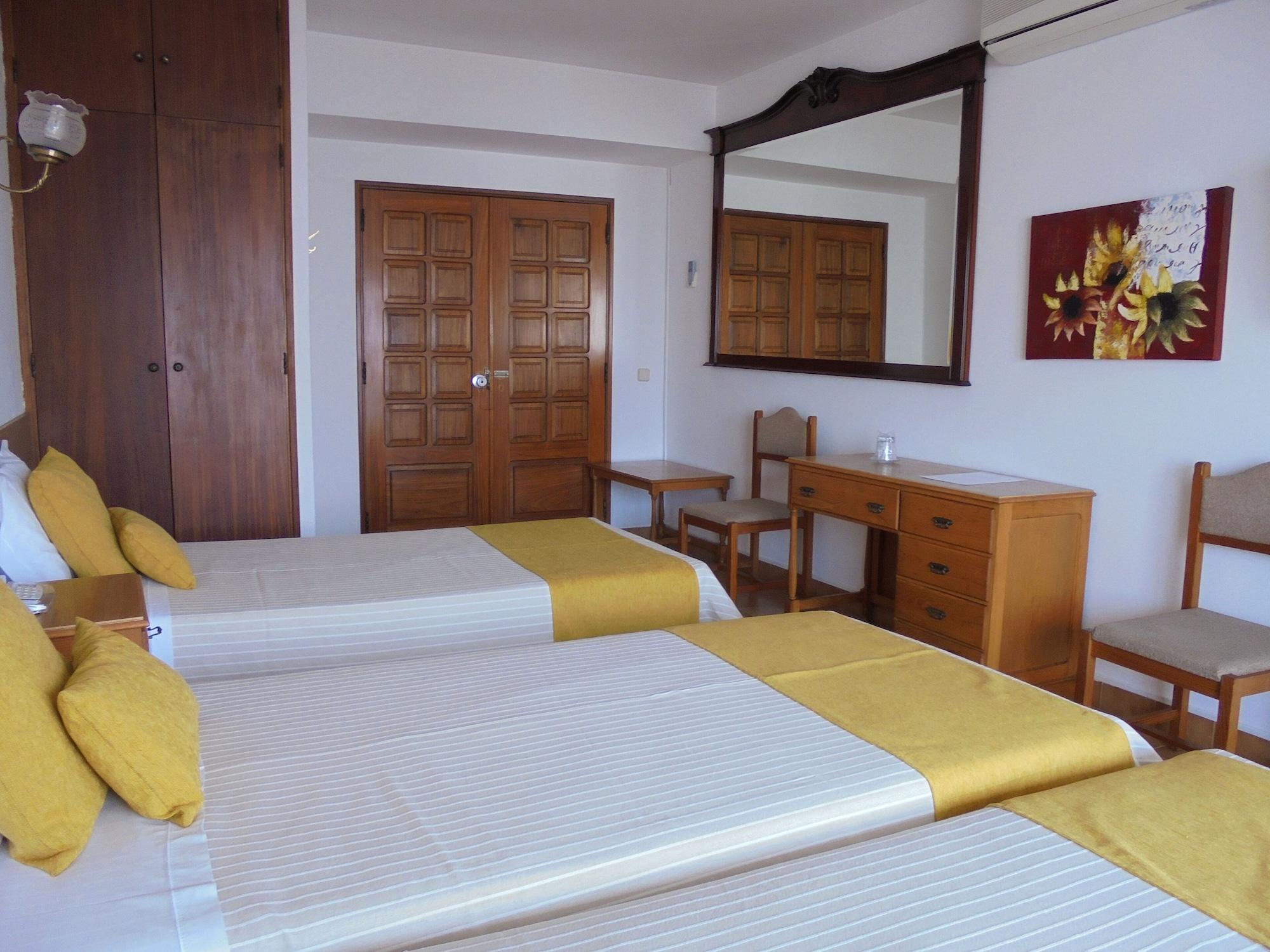 Boutique Hotel Marina S. Roque Lagos Bagian luar foto