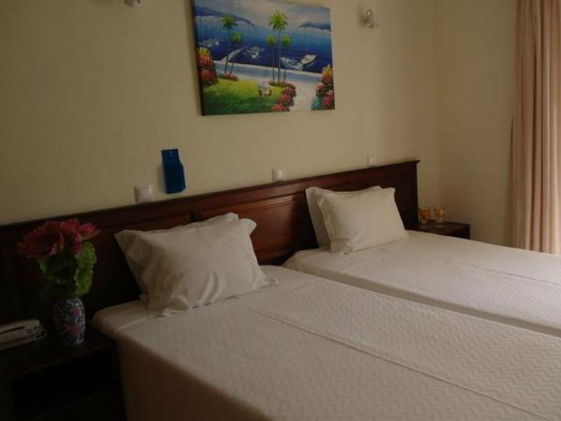 Boutique Hotel Marina S. Roque Lagos Bagian luar foto